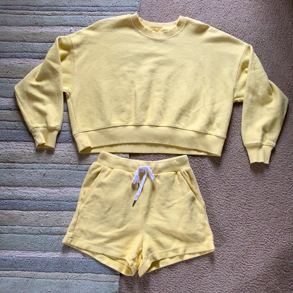 Aerie matching set - shorts and long sleeve crew sweater